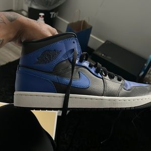 Selling worn 2 times